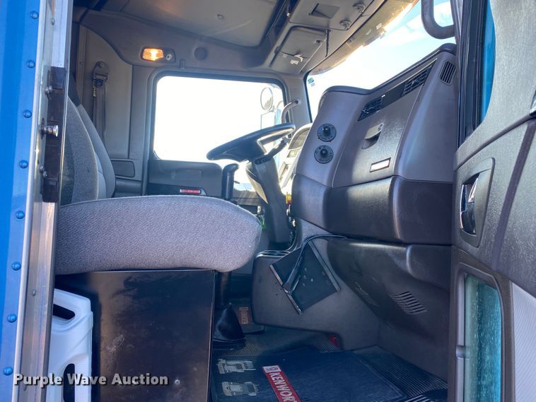 image for item JW9250 2008 Kenworth T800  semi truck