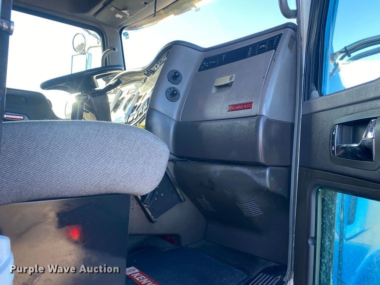 image for item JW9250 2008 Kenworth T800  semi truck