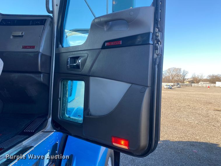 image for item JW9250 2008 Kenworth T800  semi truck