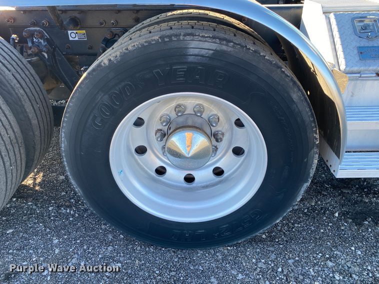 image for item JW9250 2008 Kenworth T800  semi truck