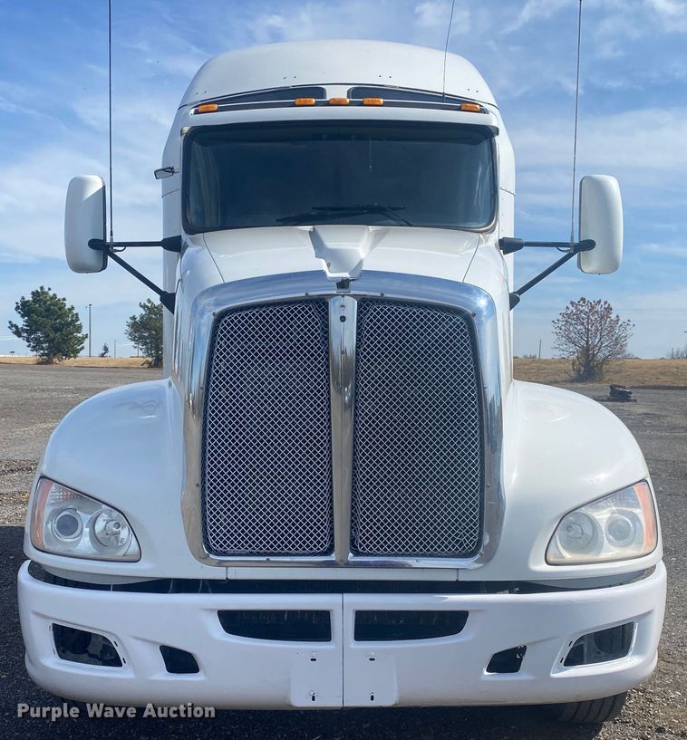 image for item JW9331 2014 Kenworth T660  semi truck