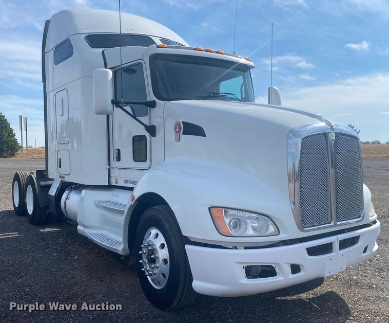 image for item JW9331 2014 Kenworth T660  semi truck