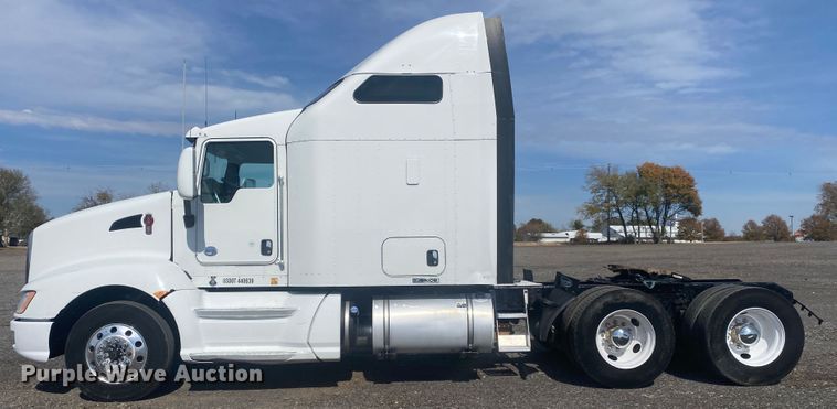 image for item JW9331 2014 Kenworth T660  semi truck