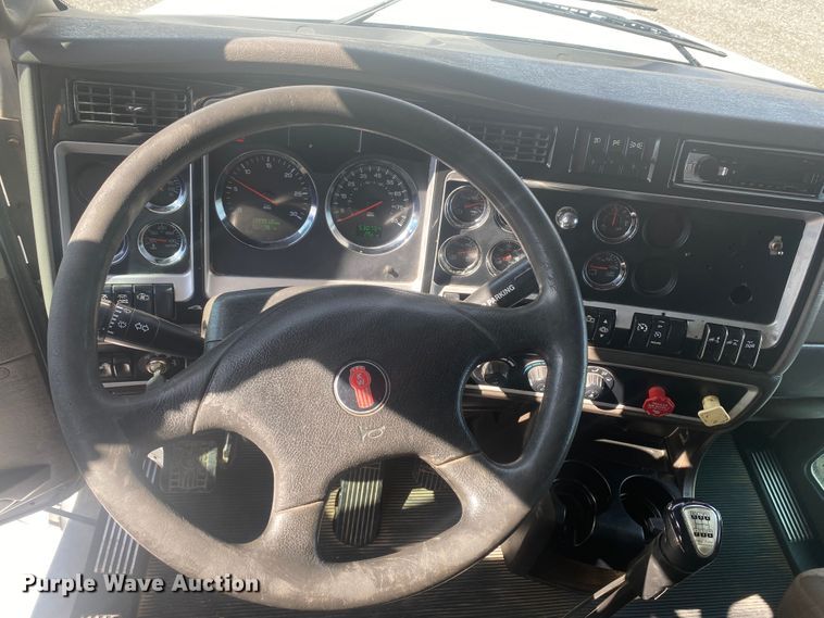 image for item JW9331 2014 Kenworth T660  semi truck