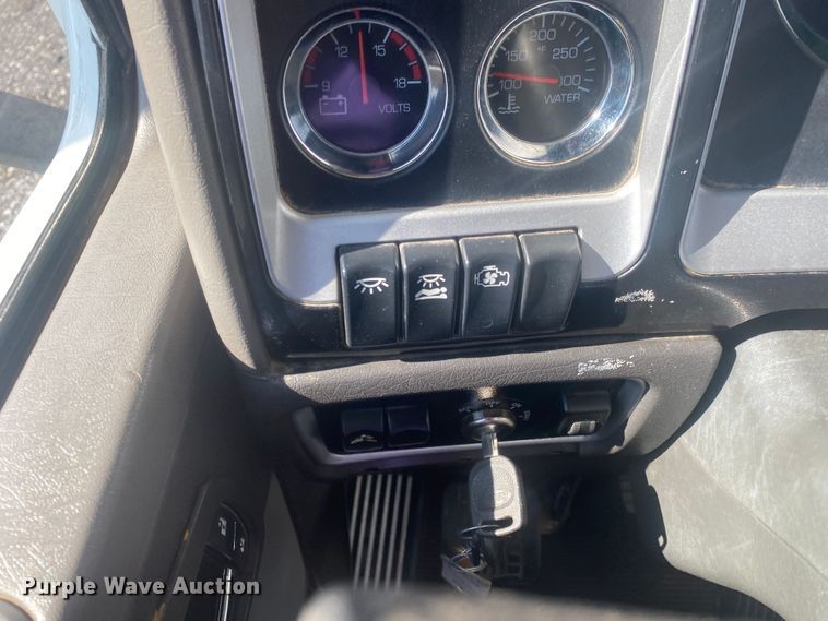 image for item JW9331 2014 Kenworth T660  semi truck