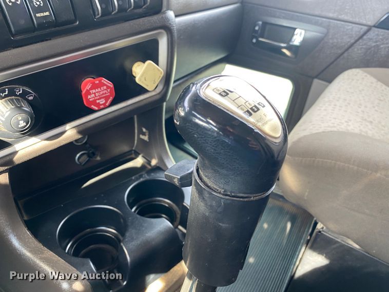 image for item JW9331 2014 Kenworth T660  semi truck