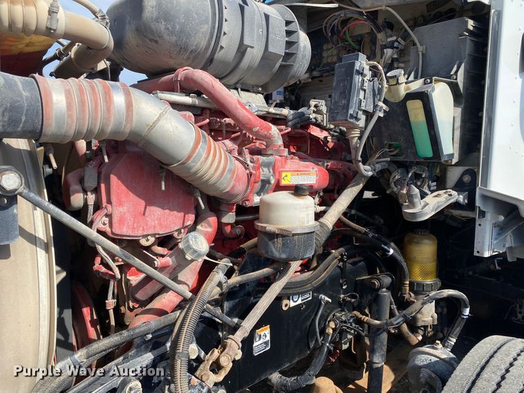 image for item JW9331 2014 Kenworth T660  semi truck