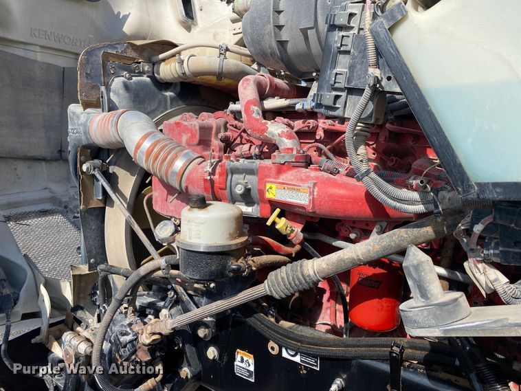 image for item JW9331 2014 Kenworth T660  semi truck