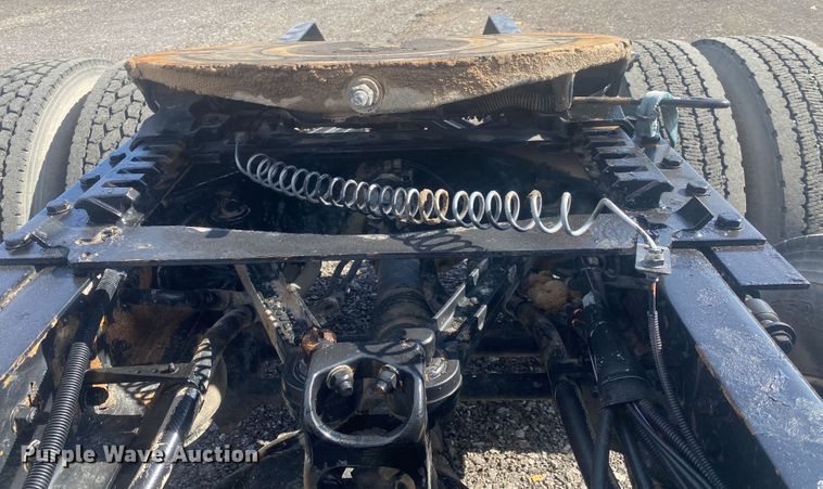 image for item JW9331 2014 Kenworth T660  semi truck