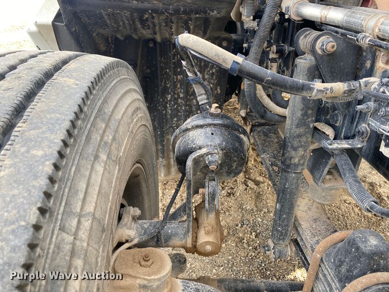 image for item JW9331 2014 Kenworth T660  semi truck