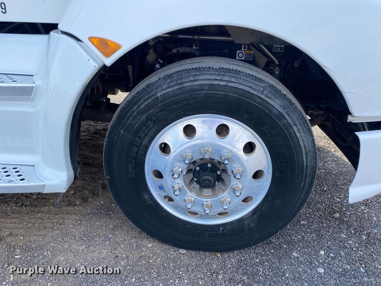 image for item JW9331 2014 Kenworth T660  semi truck