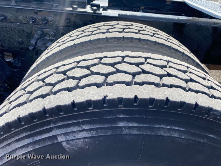 image for item JW9331 2014 Kenworth T660  semi truck