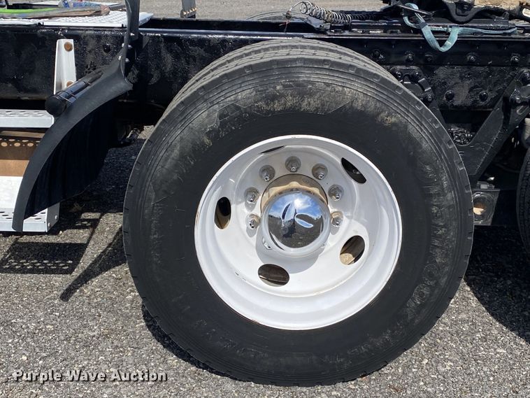 image for item JW9331 2014 Kenworth T660  semi truck