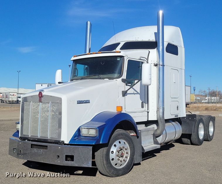 image for item LG9398 2009 Kenworth T800  semi truck