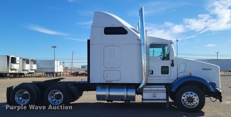 image for item LG9398 2009 Kenworth T800  semi truck