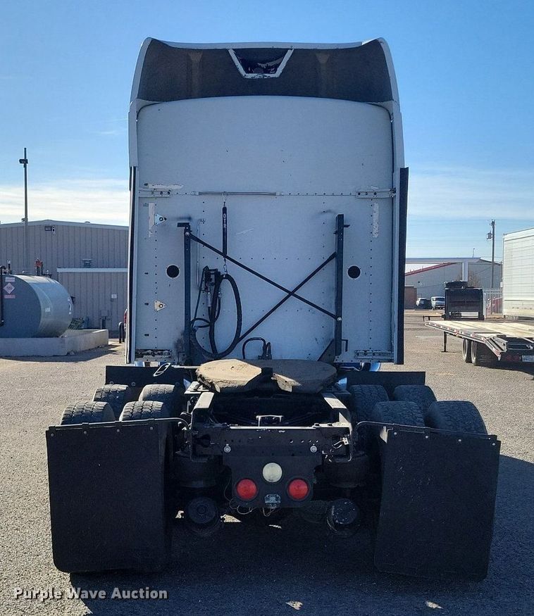 image for item LG9398 2009 Kenworth T800  semi truck