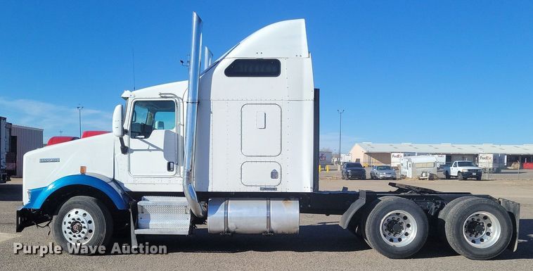 image for item LG9398 2009 Kenworth T800  semi truck