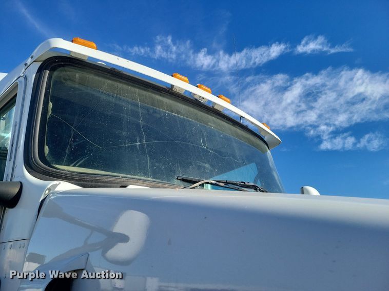 image for item LG9398 2009 Kenworth T800  semi truck