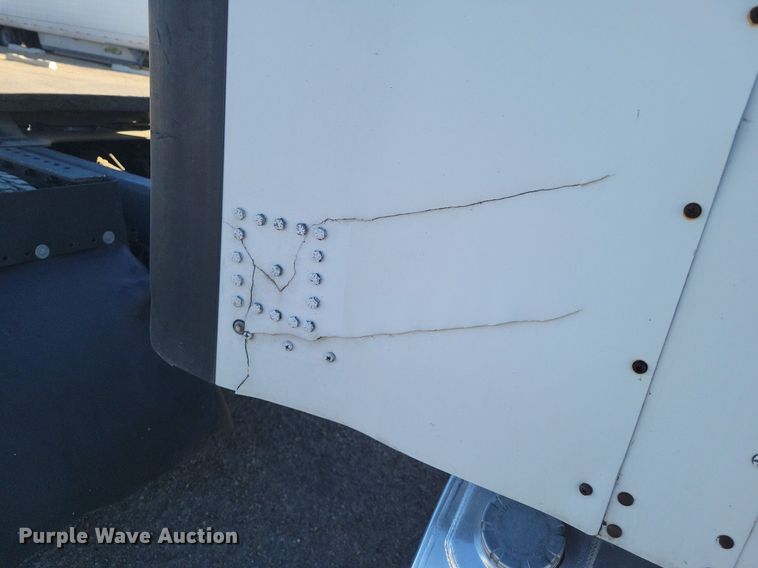 image for item LG9398 2009 Kenworth T800  semi truck