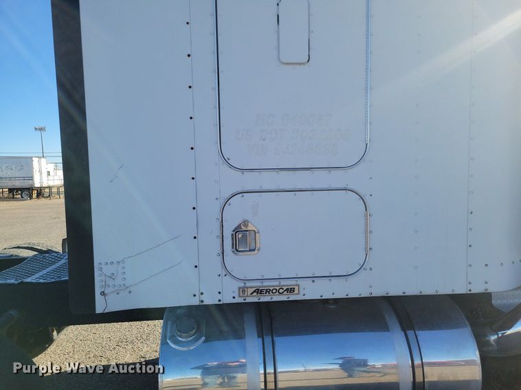 image for item LG9398 2009 Kenworth T800  semi truck