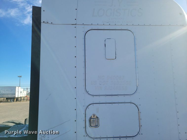 image for item LG9398 2009 Kenworth T800  semi truck