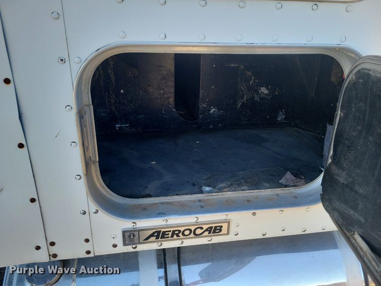 image for item LG9398 2009 Kenworth T800  semi truck