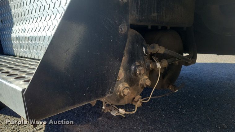 image for item LG9398 2009 Kenworth T800  semi truck