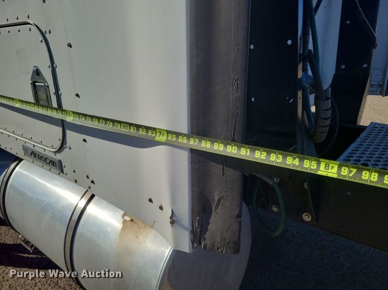 image for item LG9398 2009 Kenworth T800  semi truck