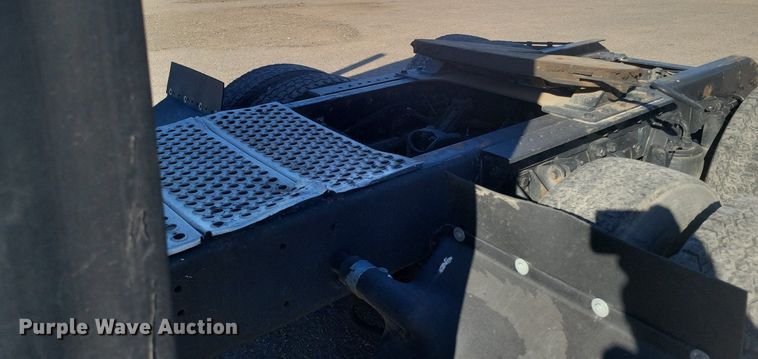 image for item LG9398 2009 Kenworth T800  semi truck