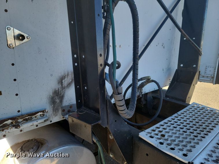 image for item LG9398 2009 Kenworth T800  semi truck