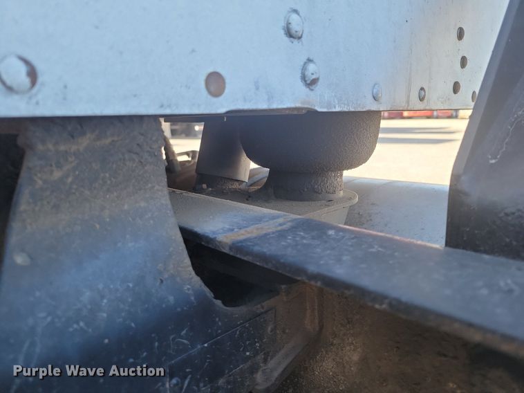 image for item LG9398 2009 Kenworth T800  semi truck