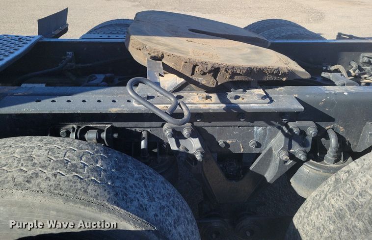 image for item LG9398 2009 Kenworth T800  semi truck