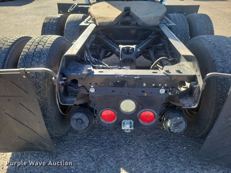 image for item LG9398 2009 Kenworth T800  semi truck