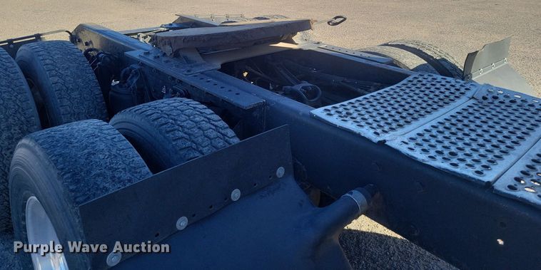 image for item LG9398 2009 Kenworth T800  semi truck