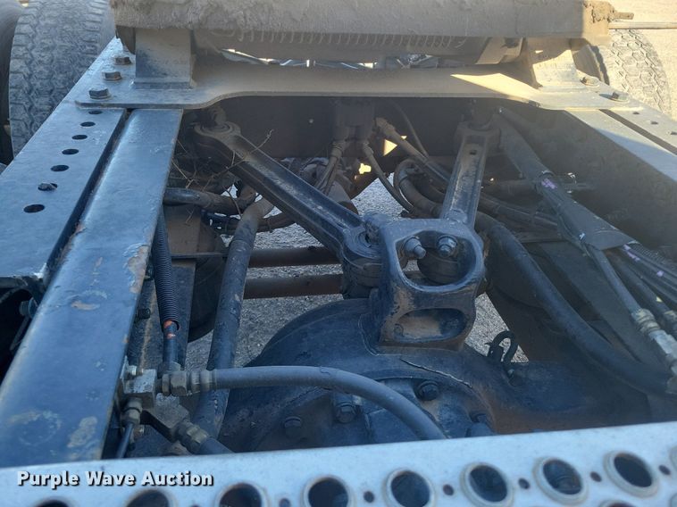 image for item LG9398 2009 Kenworth T800  semi truck