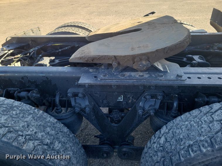 image for item LG9398 2009 Kenworth T800  semi truck