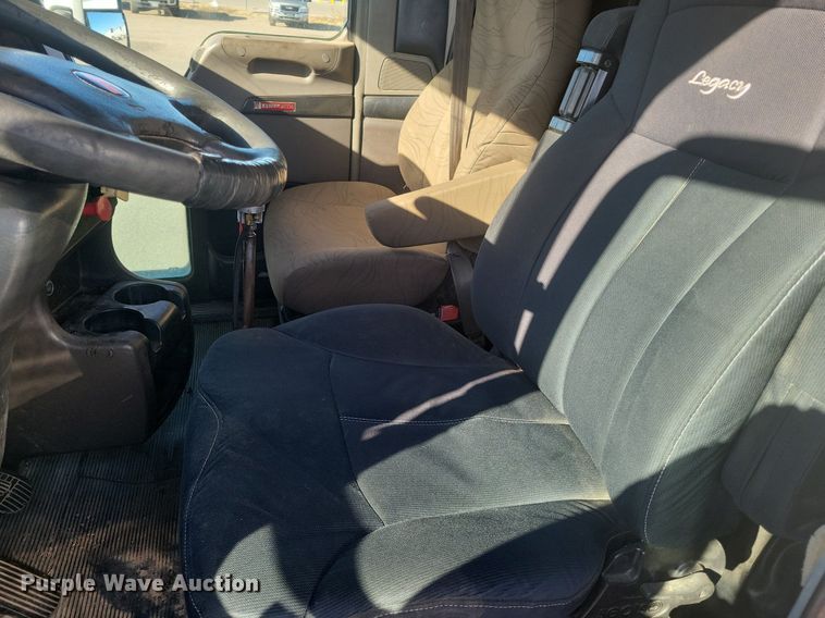 image for item LG9398 2009 Kenworth T800  semi truck