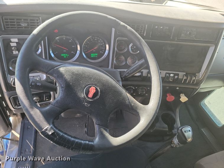 image for item LG9398 2009 Kenworth T800  semi truck