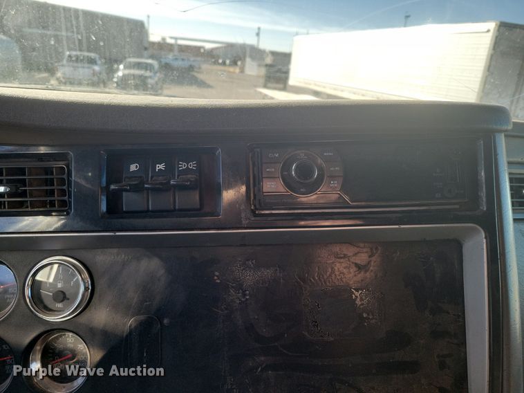 image for item LG9398 2009 Kenworth T800  semi truck