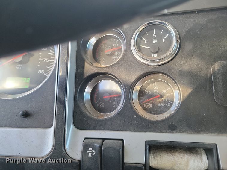 image for item LG9398 2009 Kenworth T800  semi truck