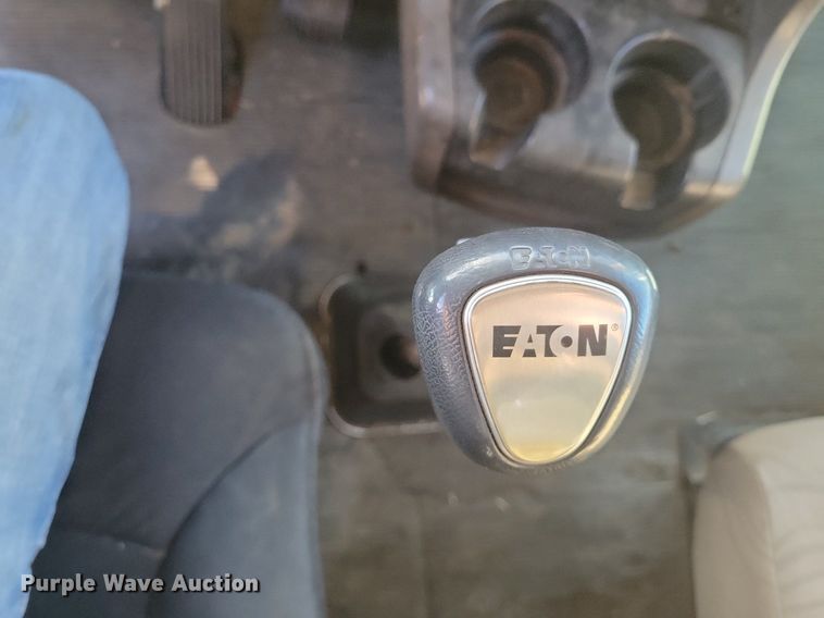 image for item LG9398 2009 Kenworth T800  semi truck