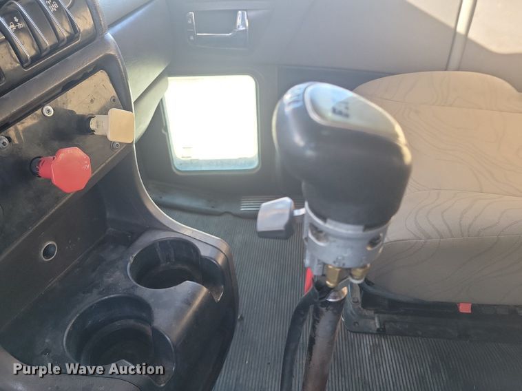 image for item LG9398 2009 Kenworth T800  semi truck