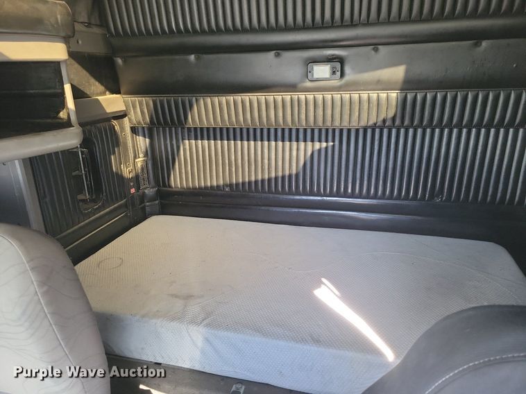 image for item LG9398 2009 Kenworth T800  semi truck