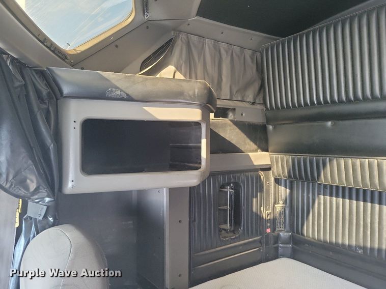 image for item LG9398 2009 Kenworth T800  semi truck