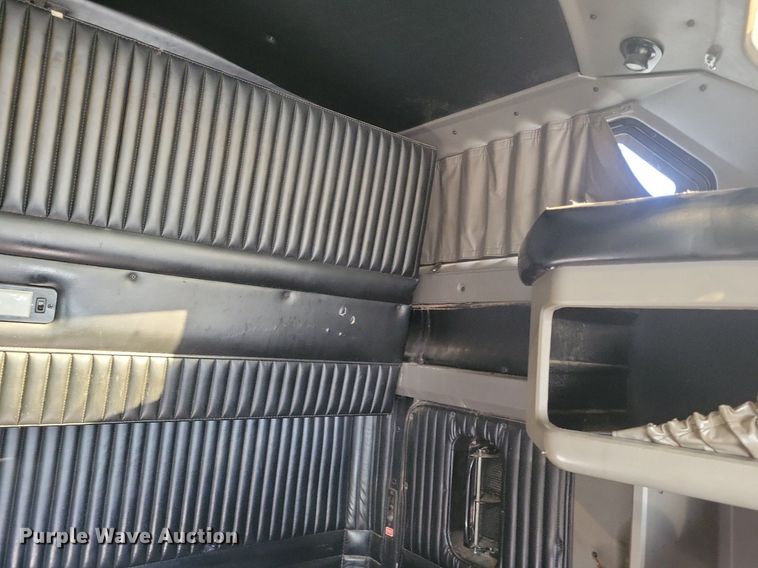 image for item LG9398 2009 Kenworth T800  semi truck