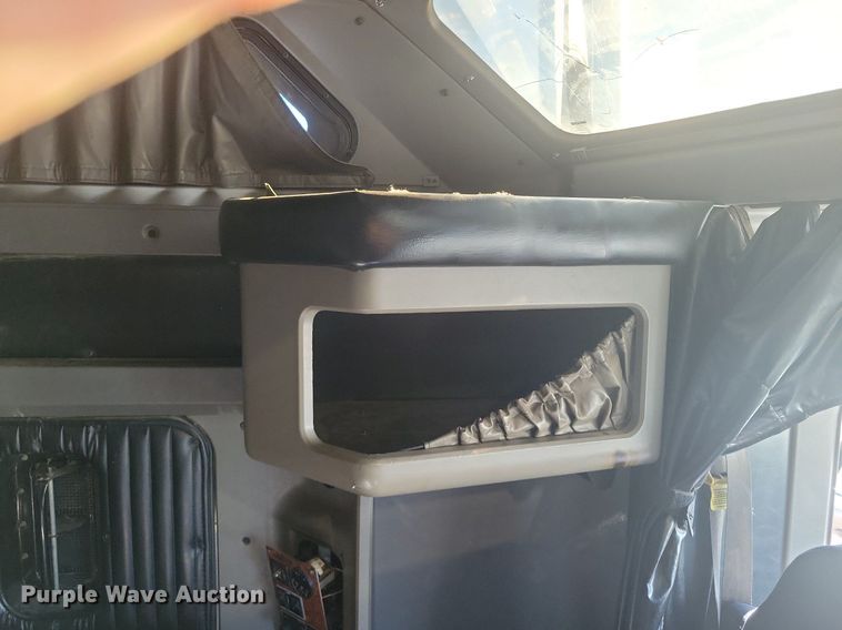 image for item LG9398 2009 Kenworth T800  semi truck