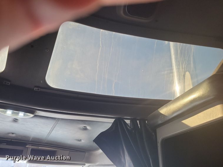 image for item LG9398 2009 Kenworth T800  semi truck