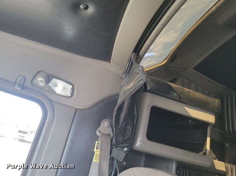 image for item LG9398 2009 Kenworth T800  semi truck