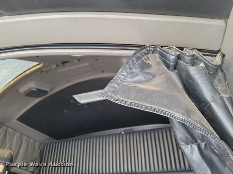 image for item LG9398 2009 Kenworth T800  semi truck