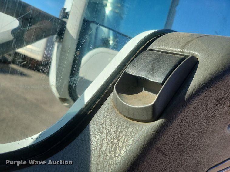 image for item LG9398 2009 Kenworth T800  semi truck